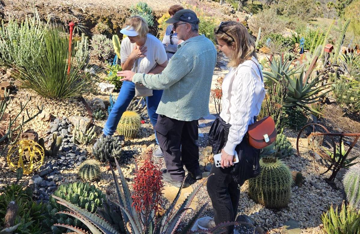 Debra Lee Baldwin, Rick Bjorklund, Rita Lunceford in Jodi Visosky's garden 