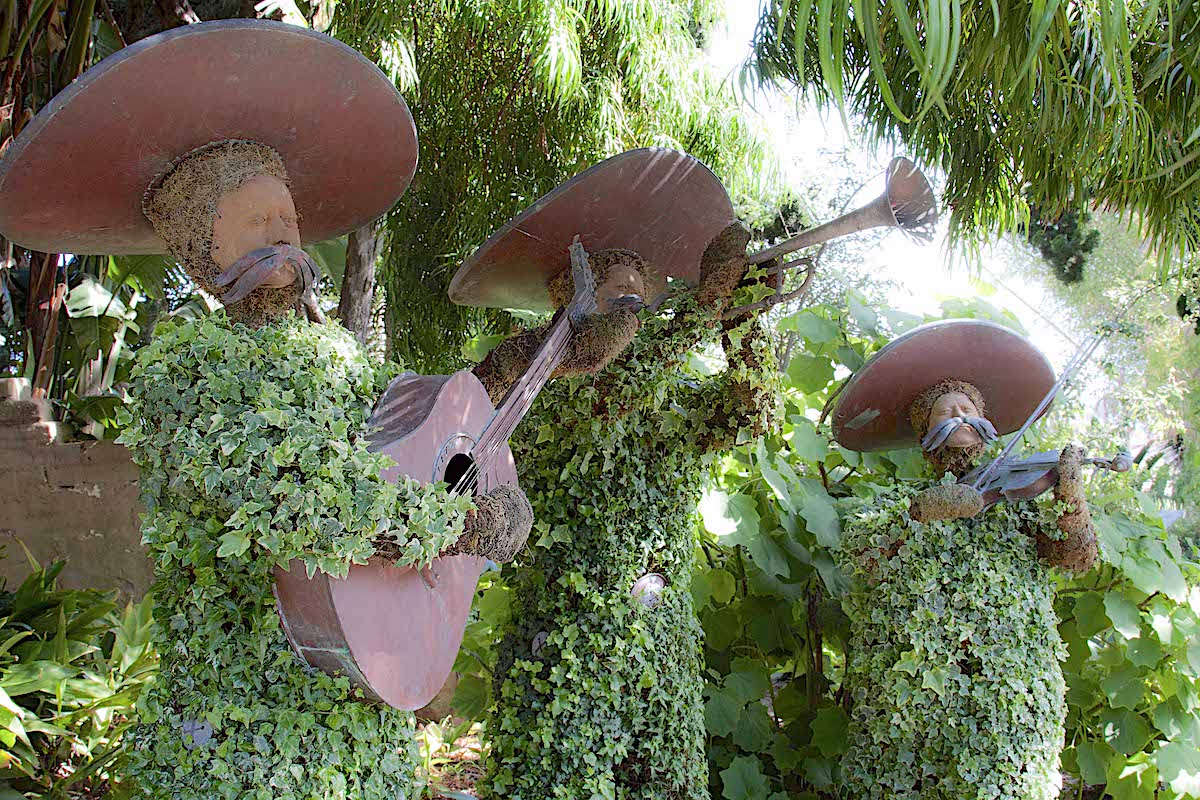 Ivy topiary figures Rachel Cobb photo